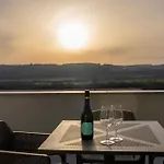 Salt Hill Premium Aparthotel 4*