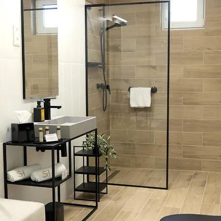 Salt Hill Premium Lägenhetshotell 4*